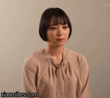 萌波铃(Monami Suzu,もなみ铃)