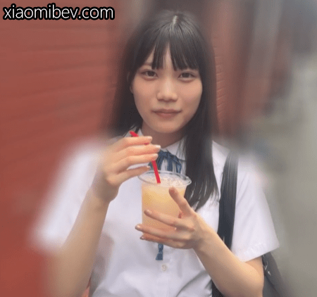 从修学旅行中偷跑出来装成熟的制服少女望实香苗(Kanae Nozomi,望実かなえ)：番号MUDR-301